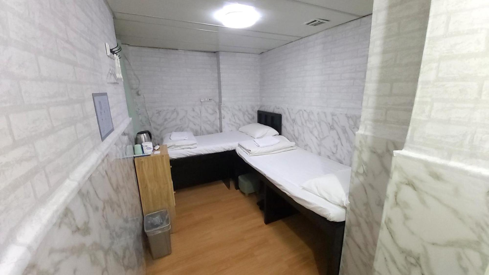 Cozy Inn Jordan Station Hong Kong Exterior photo